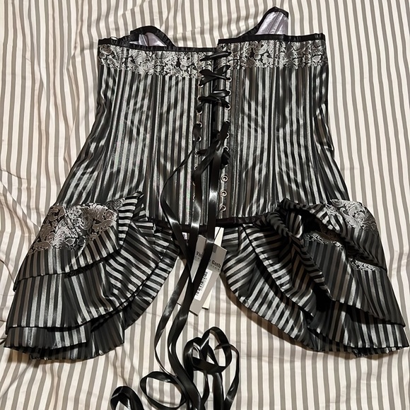 Vintage Goth Corset - Picture 2 of 3